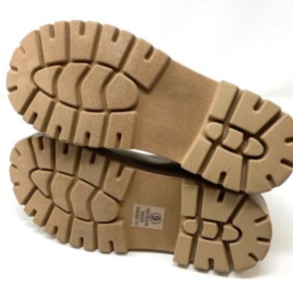 Soda Pilot Lug Sole Chelsea Elastic Gore Women's Ankle Bootie Beige Size 6 - Picture 9 of 10